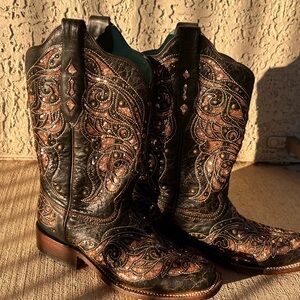 Corral women’s size 9  Black and Brown Cowboy Boots